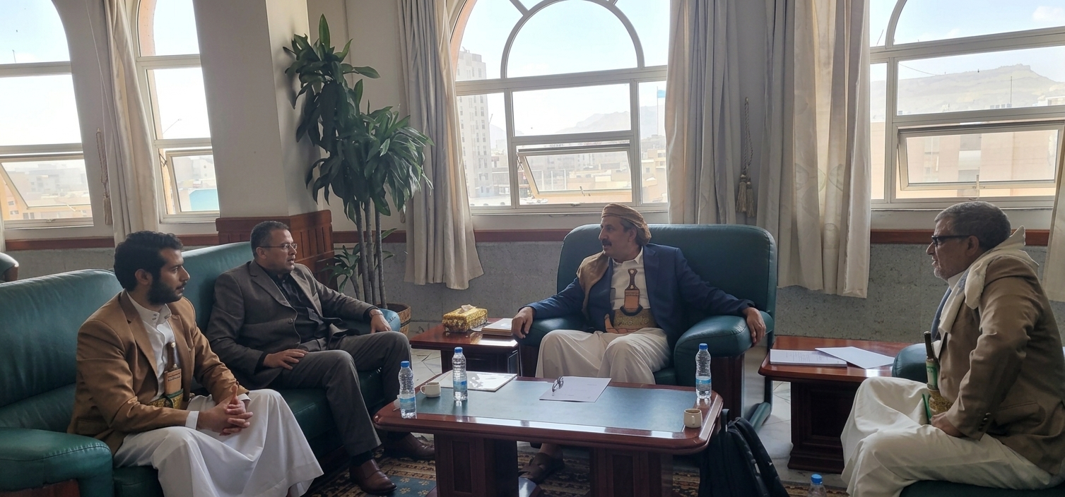 مناقشة أوجه التعاون بين هيئة الأوقاف والإرشاد ووزارة النفط والمعادن