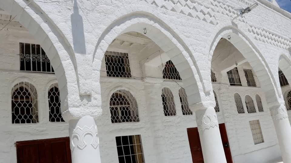 أوقاف إب ينجز المرحلة الأولى من ترميم وصيانة الجامع الكبير بمدينة إب القديمة